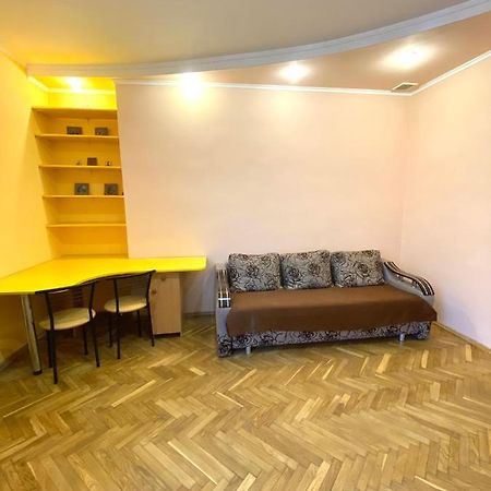 Квартира Біля Залізничного Вокзалу Вулиця Залізнична 10 До 5 Гостей Lviv Luaran gambar