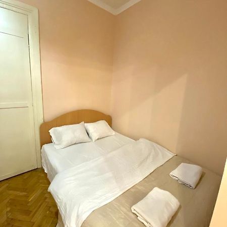 Квартира Біля Залізничного Вокзалу Вулиця Залізнична 10 До 5 Гостей Lviv Luaran gambar