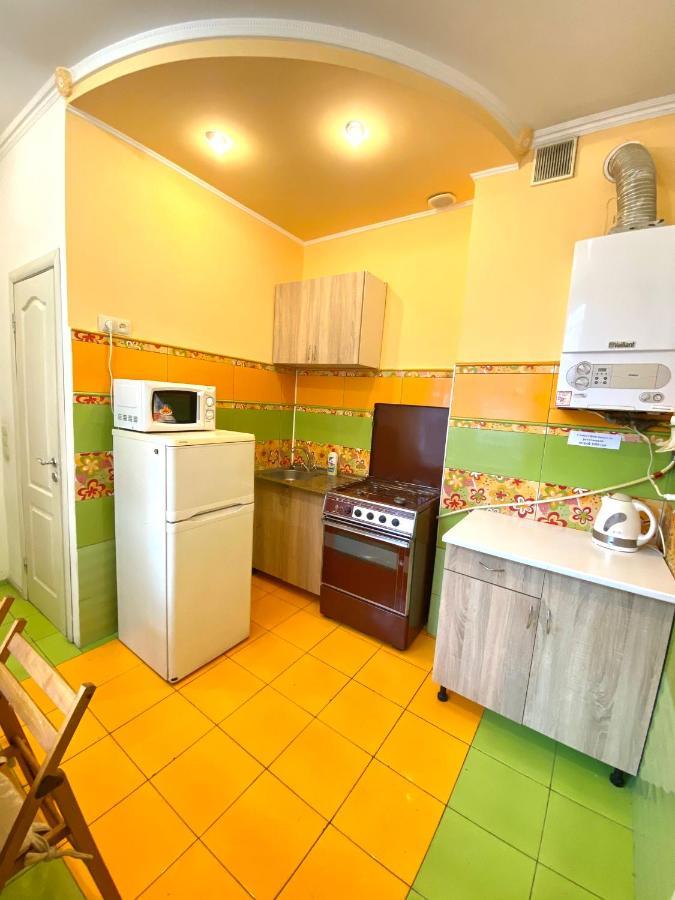 Квартира Біля Залізничного Вокзалу Вулиця Залізнична 10 До 5 Гостей Lviv Luaran gambar