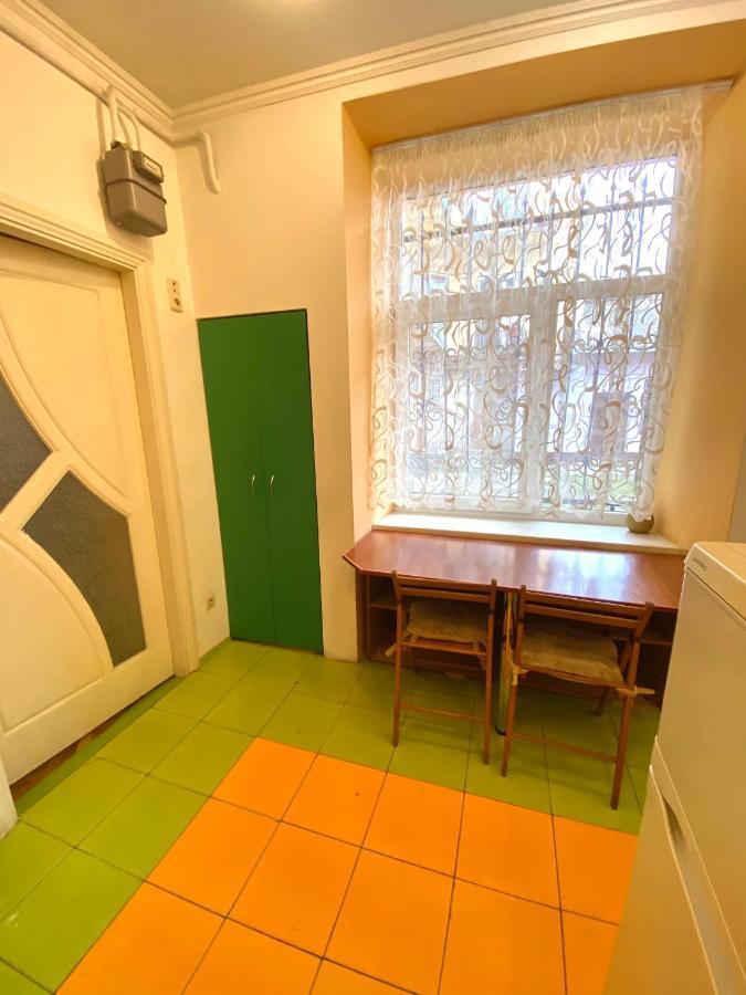 Квартира Біля Залізничного Вокзалу Вулиця Залізнична 10 До 5 Гостей Lviv Luaran gambar