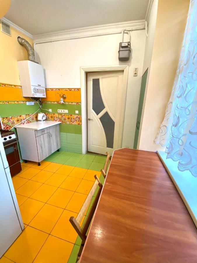 Квартира Біля Залізничного Вокзалу Вулиця Залізнична 10 До 5 Гостей Lviv Luaran gambar