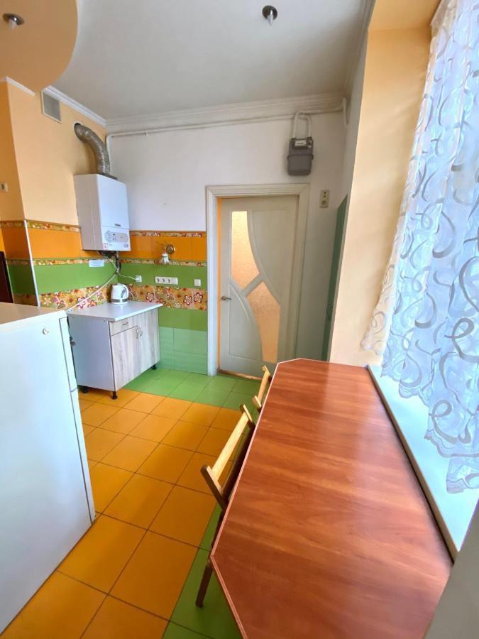 Квартира Біля Залізничного Вокзалу Вулиця Залізнична 10 До 5 Гостей Lviv Luaran gambar